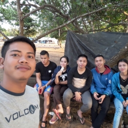 Lagi Liburan ke Pantai Stkom Sapta Computer