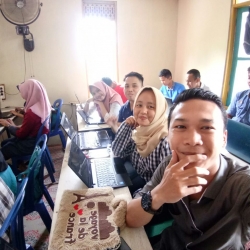 Selfie Dulu Sebelum Belajar Stkom Sapta Computer